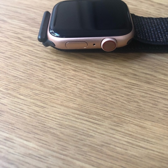 Apple Watch Series 4 Cellular 44mm - Picture 2 of 5